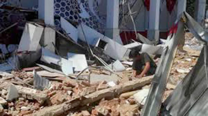 రిక్టర్‌ స్కేల్‌పై 7.6 తీవ్ర‌త‌తో భూకంపం